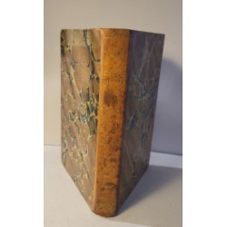 Oeuvres de voltaire avec des remarques et des notes / dialogues /...