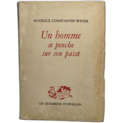 Un homme se penche sur son passé
